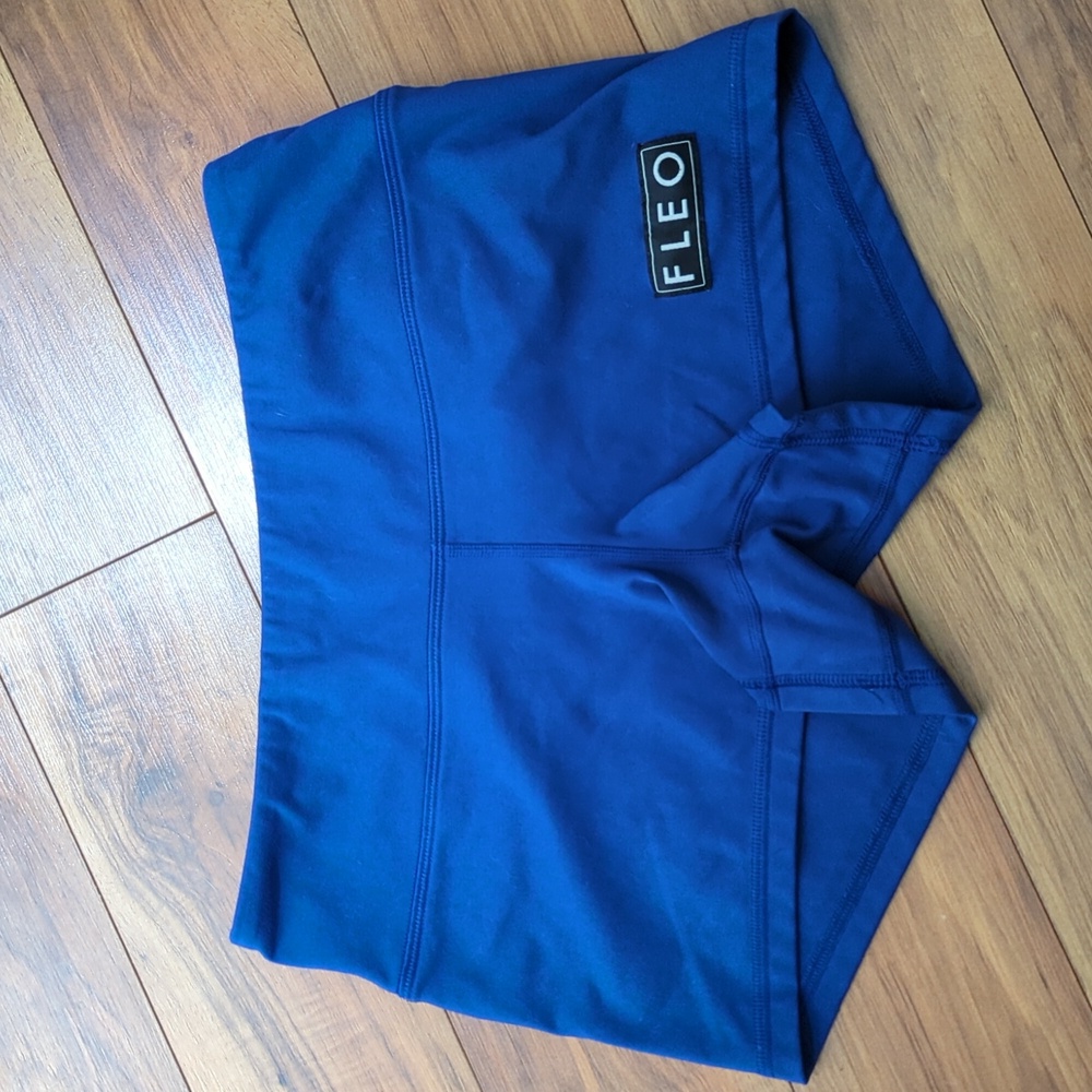 FLEO size M 3.25 single lined shorts